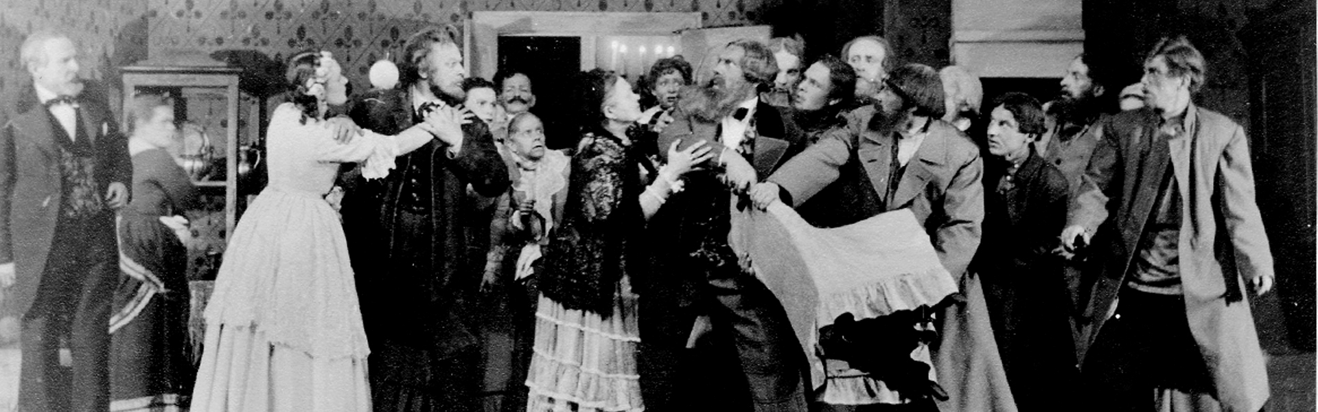 БЕДНОСТЬ НЕ ПОРОК [1945]