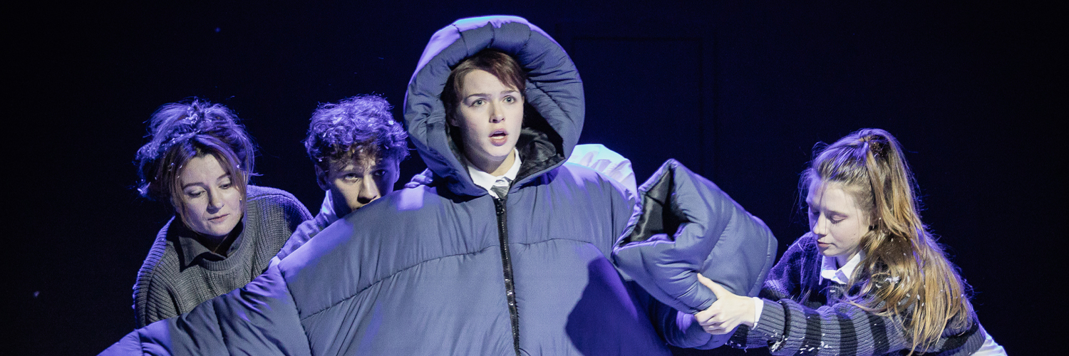 На маленькой сцене пойдет снег, и 14-летний Гриша впервые почувствует себя не свидетелем